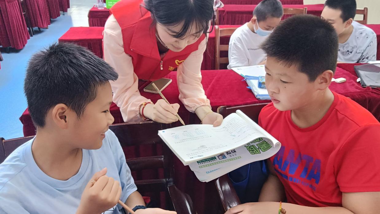安徽學子三下鄉(xiāng)：垃圾科學分類，文明人人有責