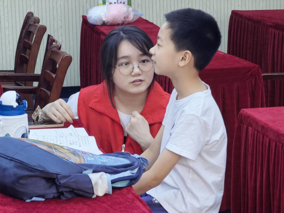 安徽學子三下鄉(xiāng)：垃圾回收齊行動，綠色環(huán)保伴我行