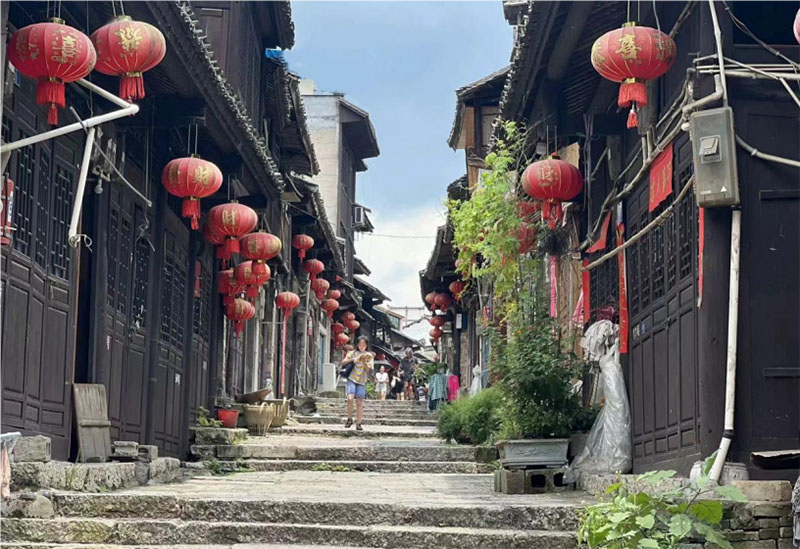 重外院“青歌筑夢”實踐團三下鄉實踐調研 | 穿越千年古鎮，回望崢嶸歲月