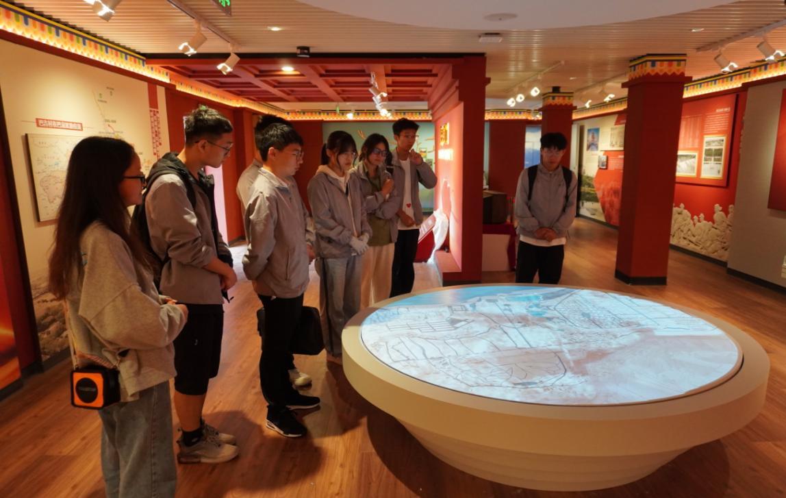 紅色文化學習之旅：河南工業大學學生團隊赴西藏探索歷史和團結