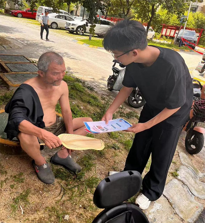 滁州學(xué)院學(xué)子赴滁州龍?bào)瓷鐓^(qū)禁毒宣傳