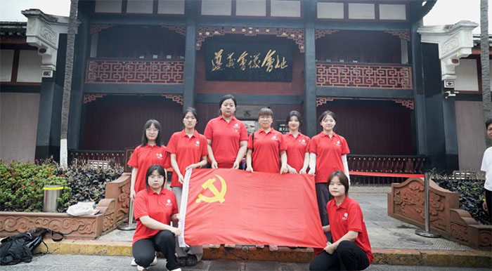 重走長征路，奮斗正當時——西安工業大學藝術與傳媒學院“追紅·尋跡”實踐隊