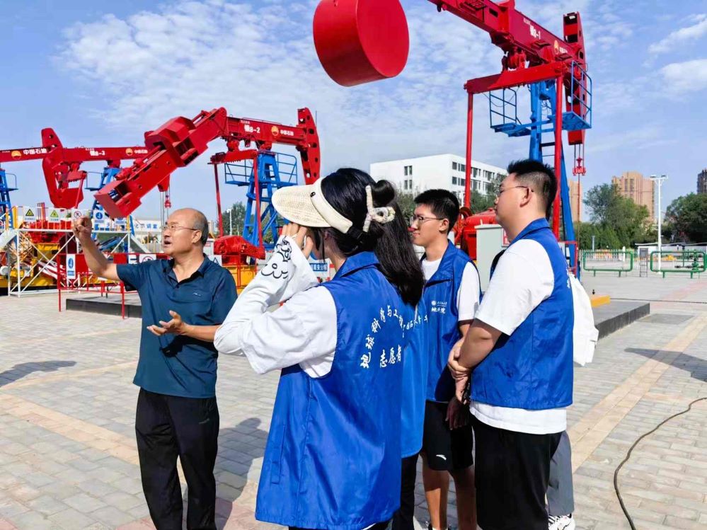 創新引領未來，石油行業的智能化——中國石油大學（華東）“感碳石光”實踐隊
