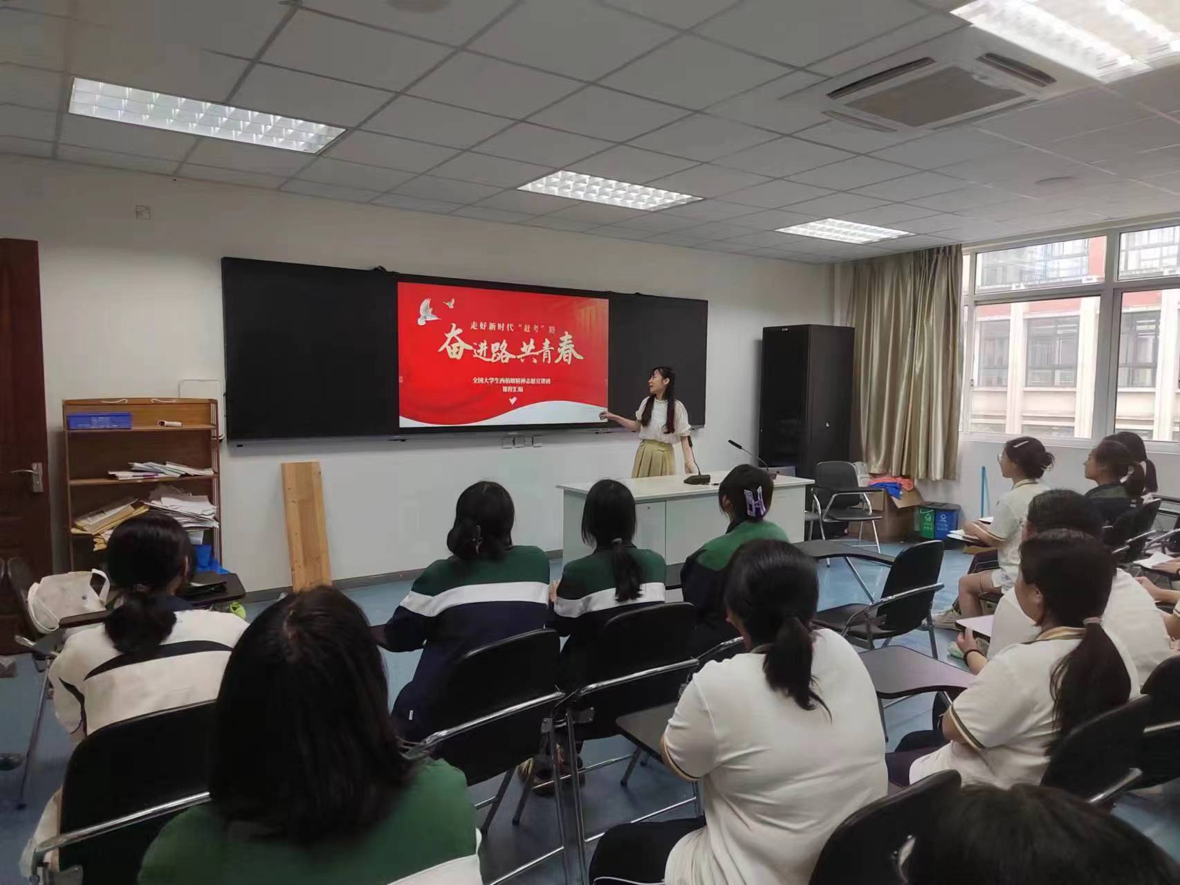 常熟理工學(xué)院商學(xué)院“紅耀”西柏坡精神暑期社會實踐宣講團開展實踐活動