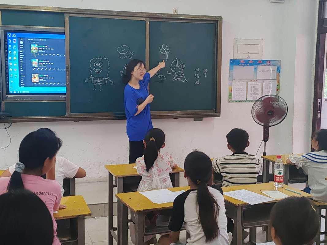 青春筑夢，知識播種。