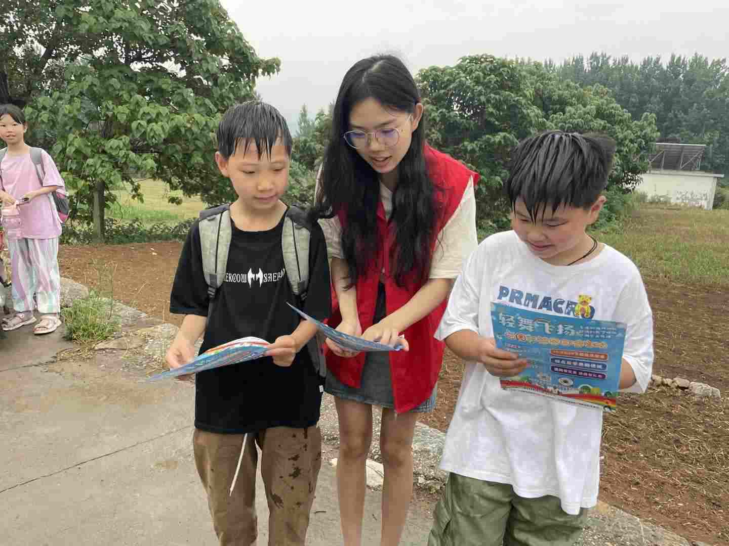 暑期三下鄉(xiāng)：走進校園生活，宣揚紅色文化