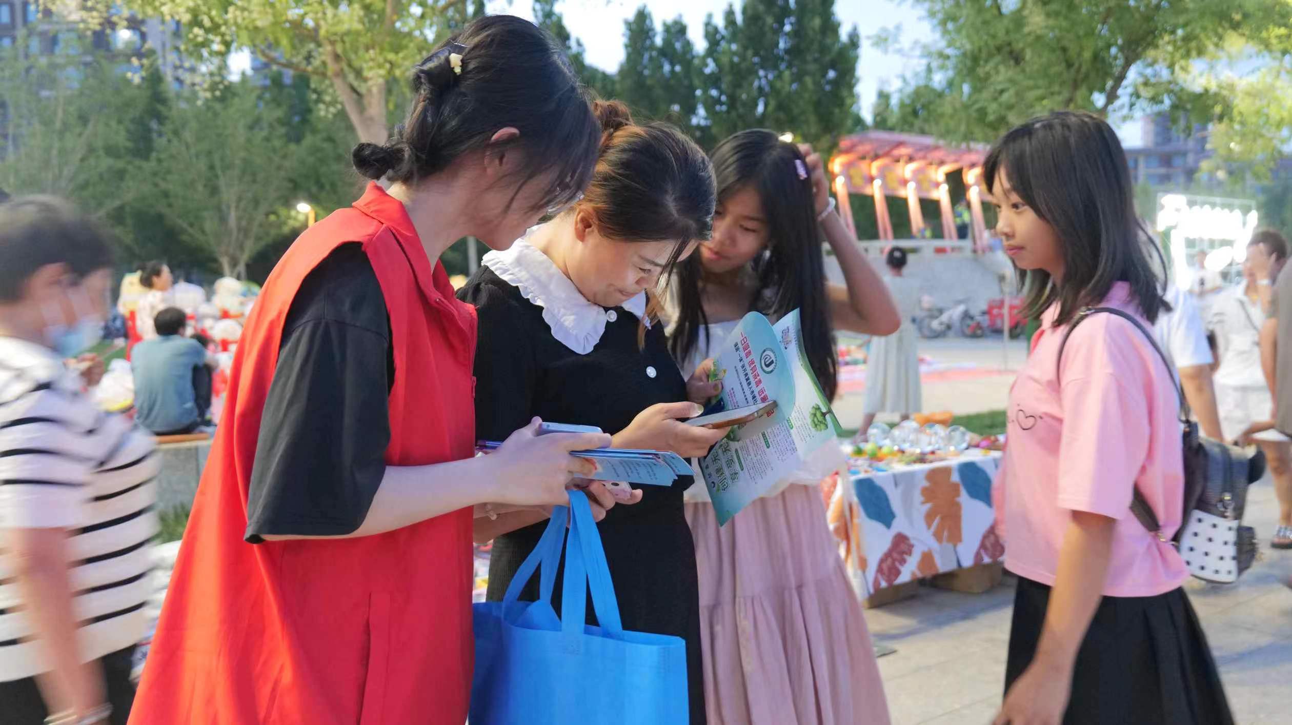 塔里木大學(xué)暑期三下鄉(xiāng)—遠(yuǎn)離毒品陰霾，共筑防艾長(zhǎng)城