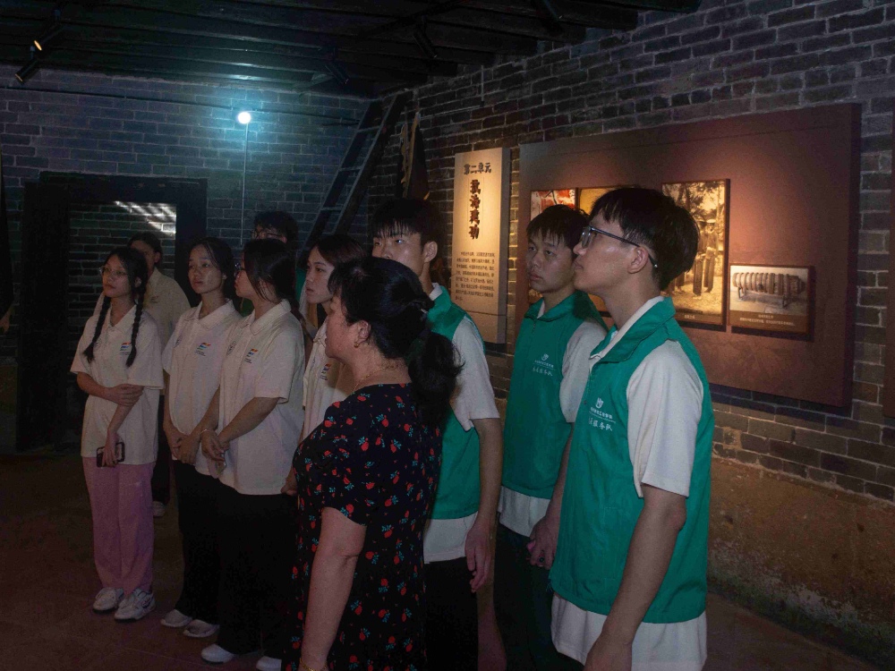 桂林理工學(xué)子在劉永福故居，共話民族團(tuán)結(jié)與鄉(xiāng)村振興