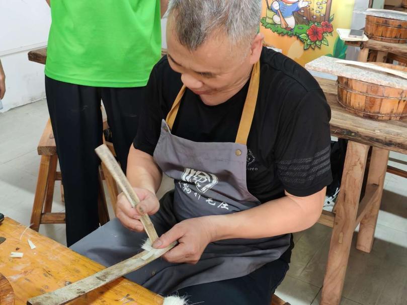 墨韻悠長，體驗非凡——“寶葫蘆”實踐團隊 走進徐華榮毛筆研學(xué)坊