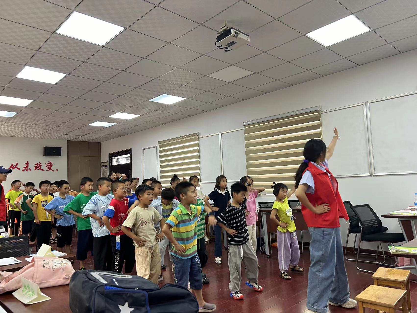 不忘初心，腳踏實(shí)地的做好支教——汽院愛(ài)心傳遞服務(wù)團(tuán)