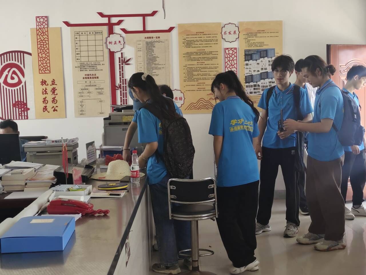 安徽學子三下鄉：行至桃園深處，直播助農心“夏”鄉