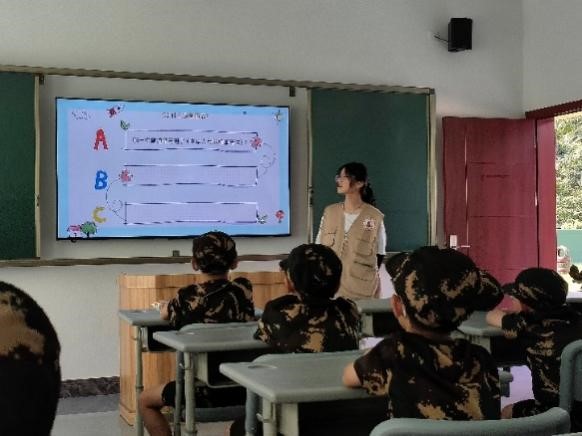 佛科院學(xué)子深入連南瑤族自治縣三下鄉(xiāng)：義教促交流，互助共