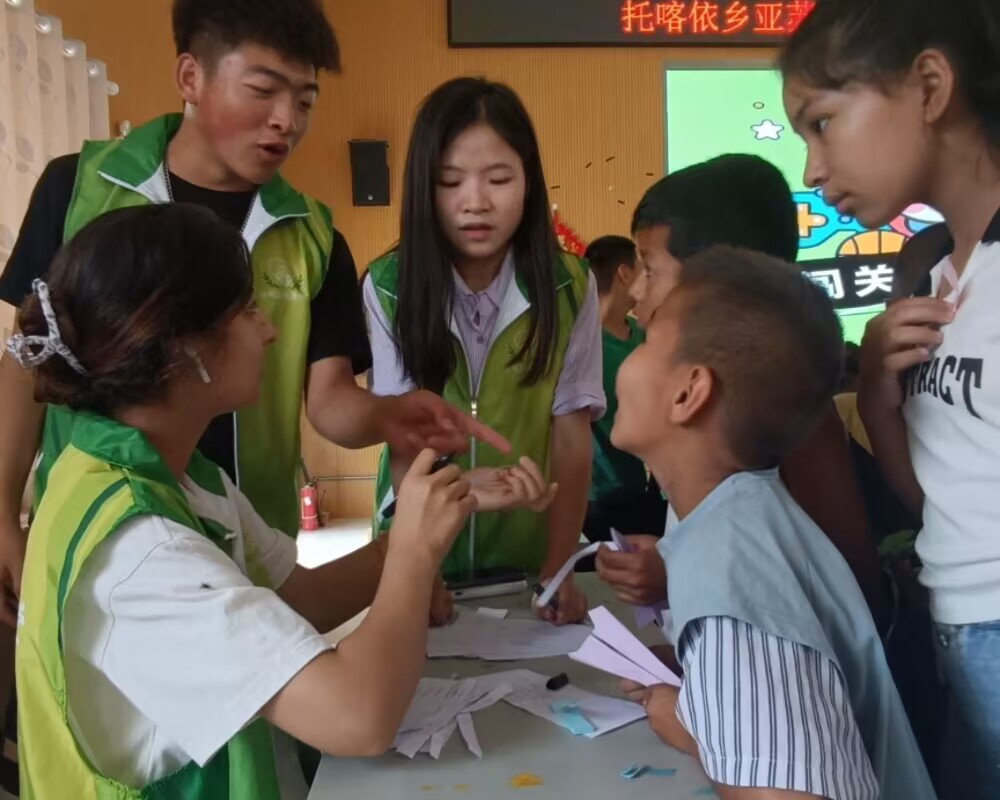 農(nóng)科學(xué)子推普下鄉(xiāng)，筑牢文明素養(yǎng)壁壘