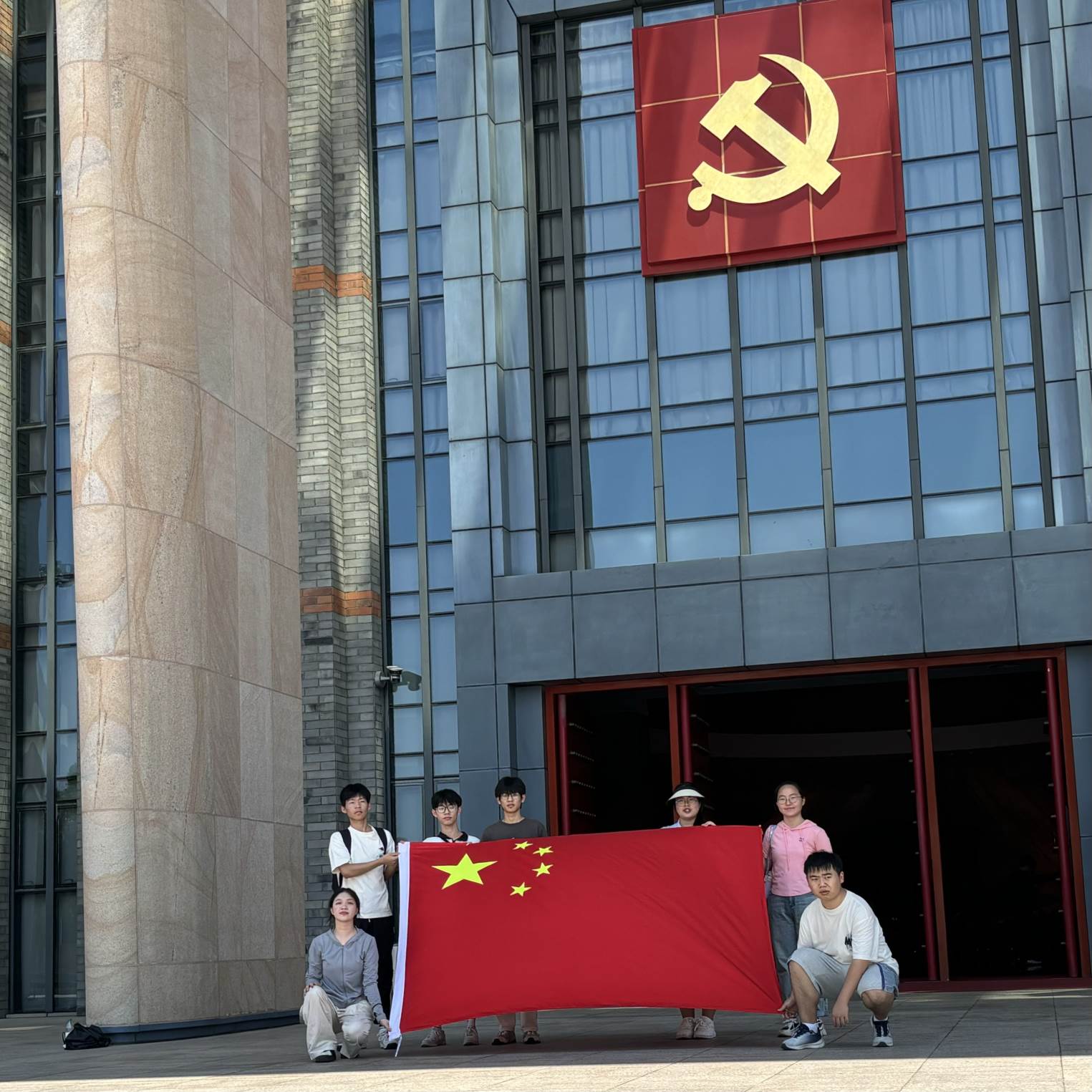 “以紅色革命文化為引，推廣普通話，共筑鄉村振興夢”--浙經院學子實踐調研圖